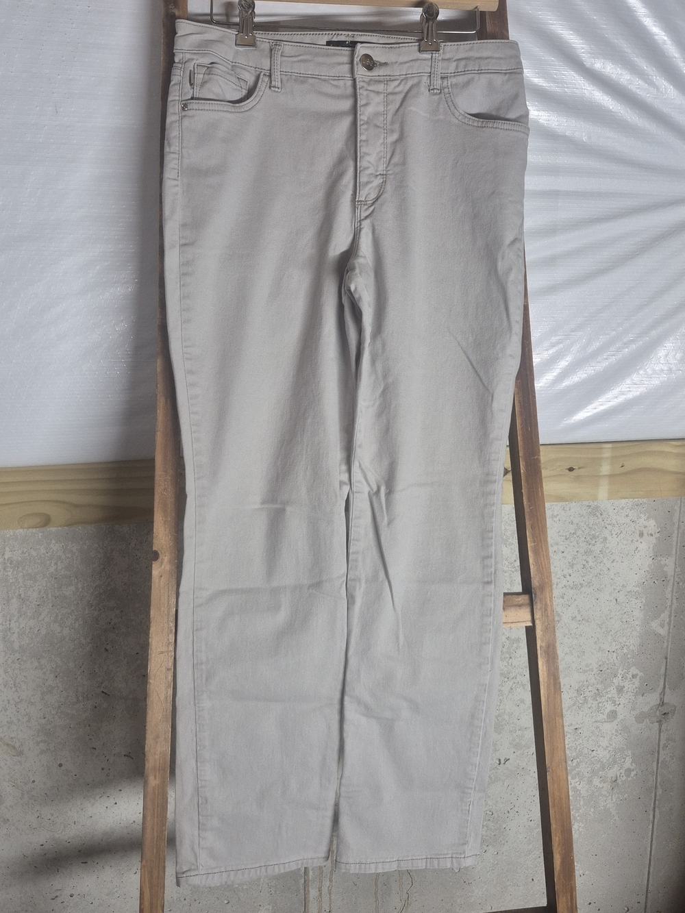 Lee Women's Straight-Leg Jeans in Light Gray